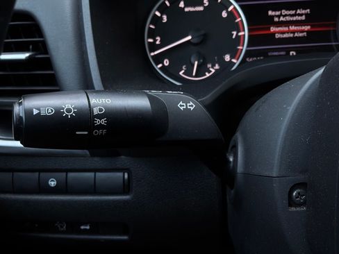 Used 2025 Nissan Rogue SV FWD image 37