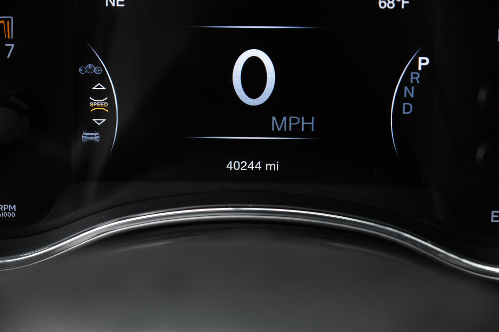 Used 2022 Jeep Grand Cherokee Limited w/ Tech Group RWD image 3