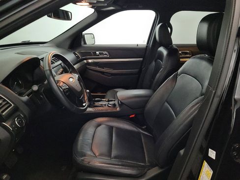 Used 2018 Ford Explorer XLT w/ Equipment Group 202A AWD/4WD image 17