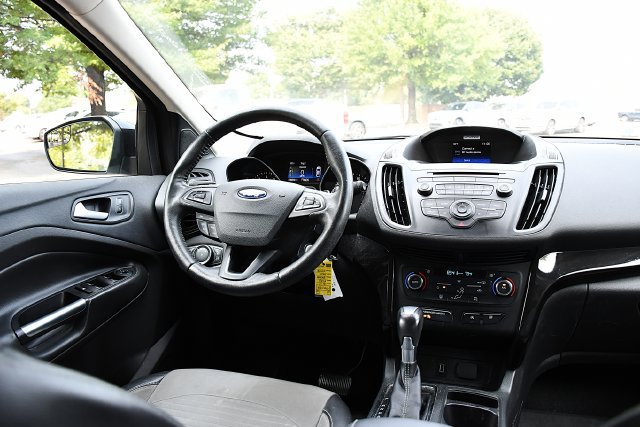Used 2017 Ford Escape SE w/ SE Sport Appearance Package FWD image 18