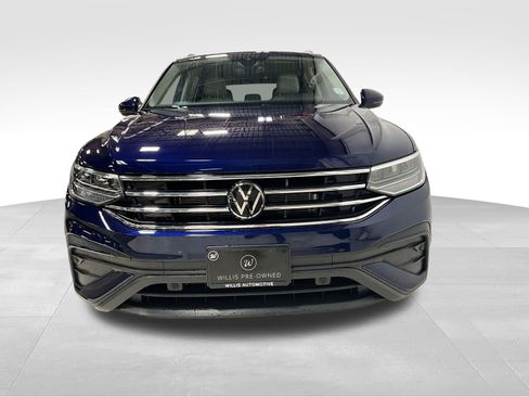 Used 2024 Volkswagen Tiguan SE image 2