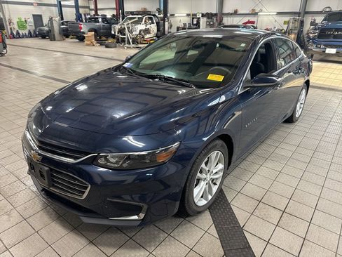 Used 2017 Chevrolet Malibu LT w/ LPO, Convenience Package 2 image 3