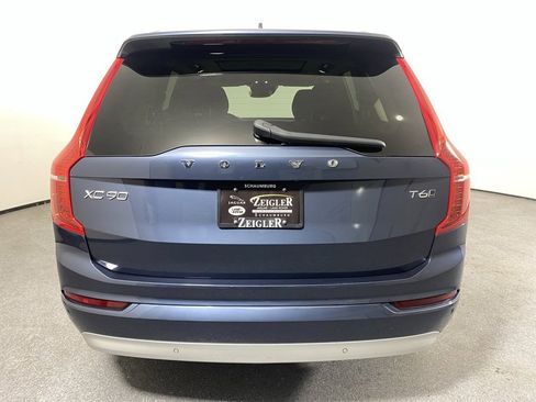 Used 2022 Volvo XC90 T6 Momentum w/ Advanced Package image 6