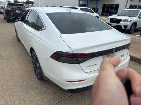 Used 2025 Honda Accord Touring image 3