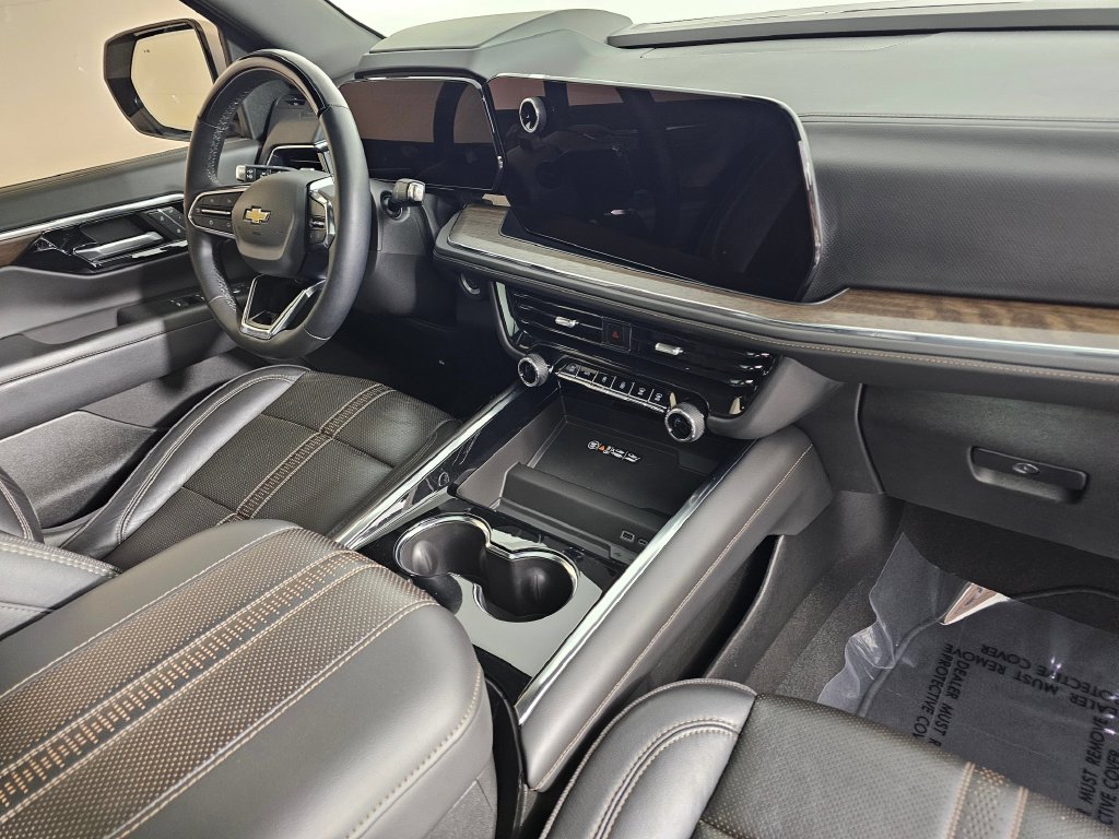 Used 2025 Chevrolet Suburban High Country AWD/4WD image 10