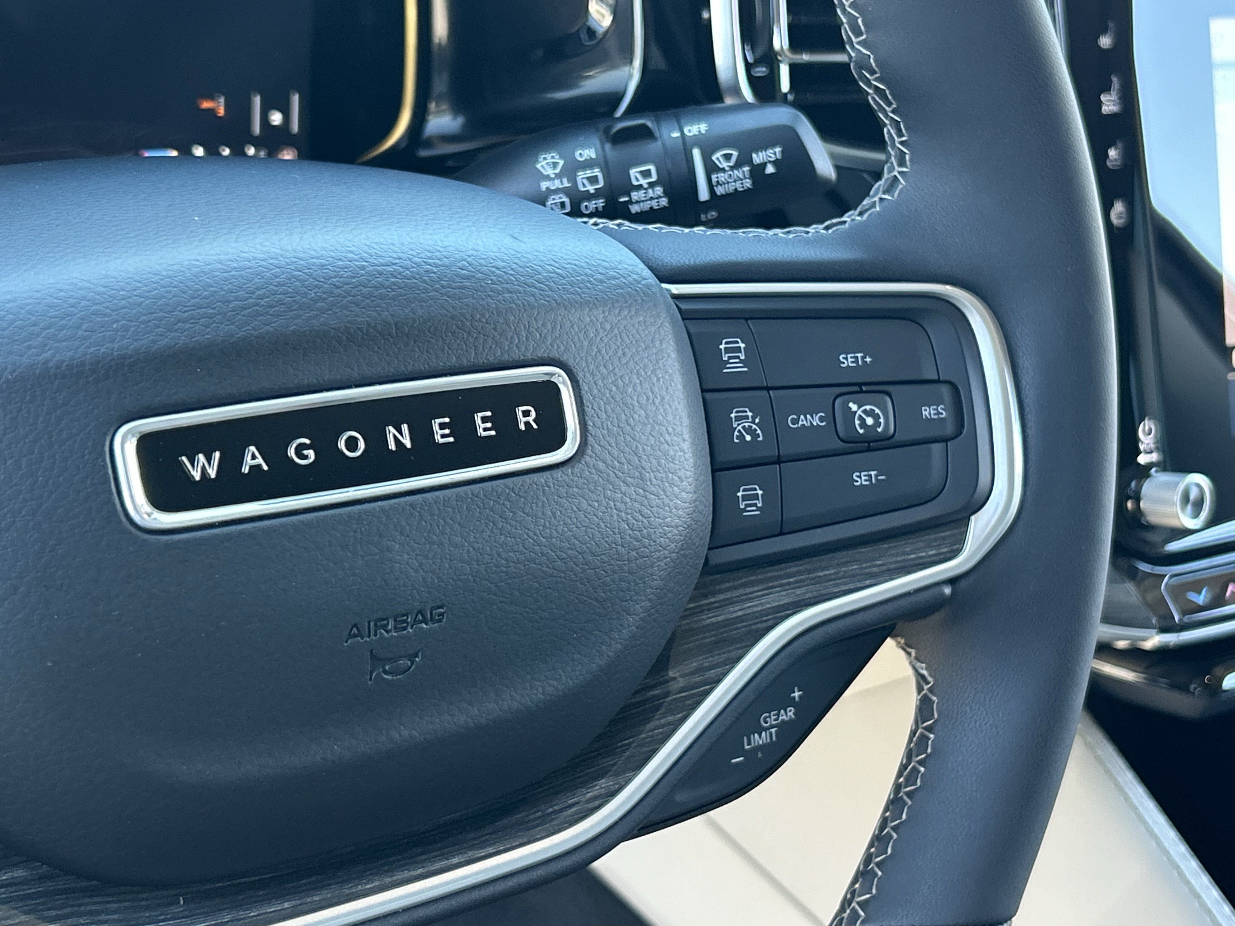 Used 2022 Jeep Wagoneer Series III w/ Premium Group I AWD/4WD image 26