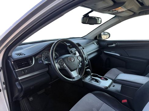 Used 2014 Toyota Camry SE w/ Leather Package image 9