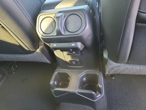 Used 2020 Jeep Gladiator Overland AWD/4WD image 15