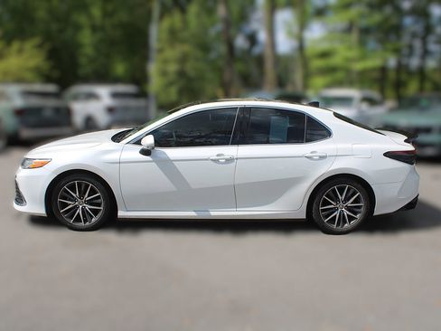 Used 2023 Toyota Camry XLE image 5