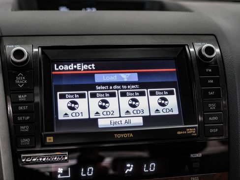 Used 2010 Toyota Tundra Limited AWD/4WD image 30