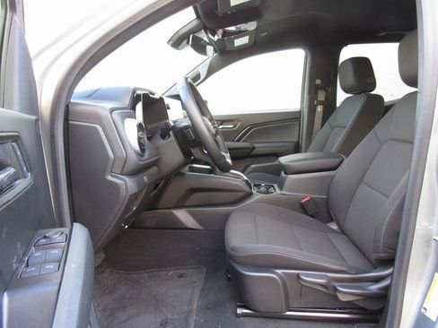 Used 2024 Chevrolet Colorado LT image 13