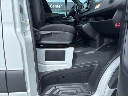 Used 2024 Mercedes-Benz Sprinter 2500 image 31