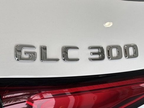 Used 2025 Mercedes-Benz GLC 300 4MATIC image 10
