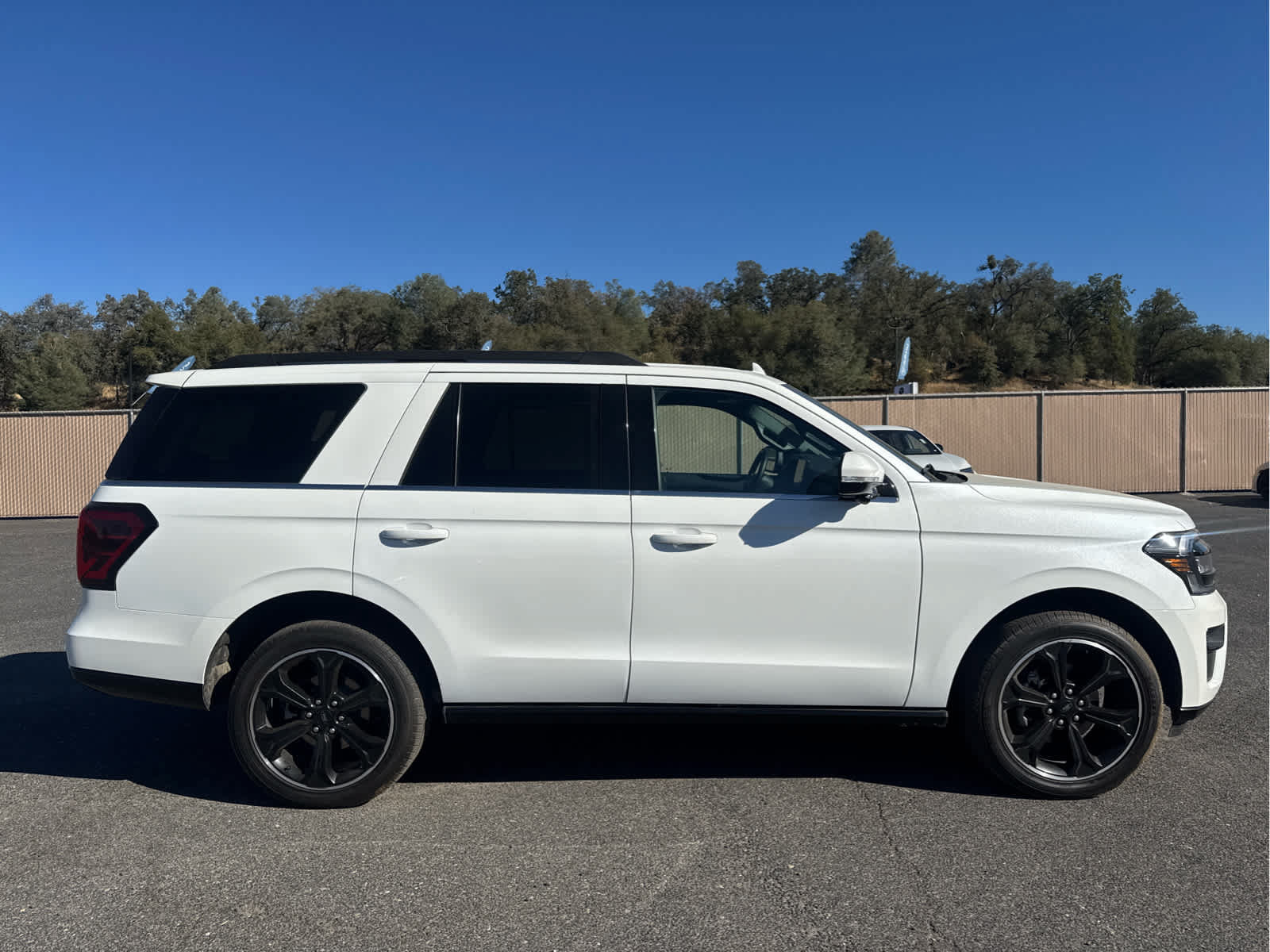 Used 2023 Ford Expedition Limited AWD/4WD image 4