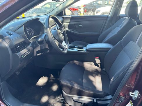 Used 2024 Nissan Altima 2.5 SV FWD image 25