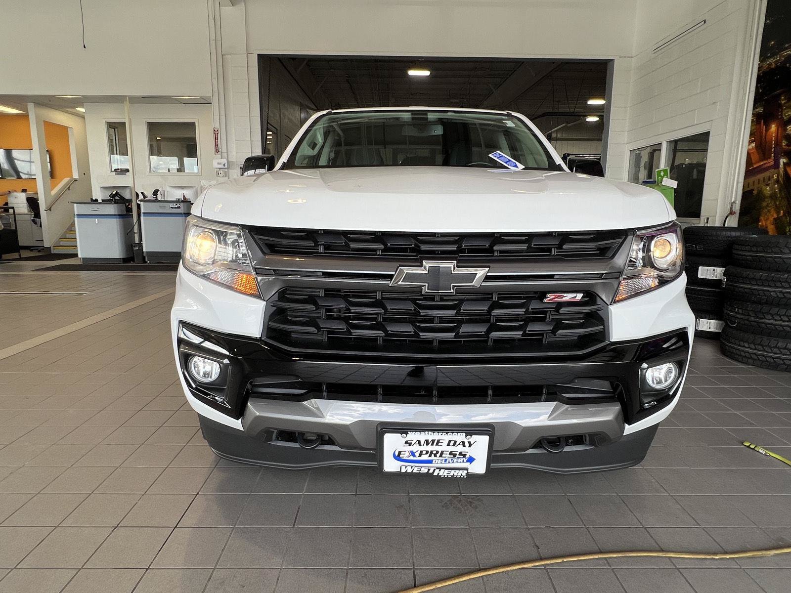 Used 2022 Chevrolet Colorado Z71 AWD/4WD image 2