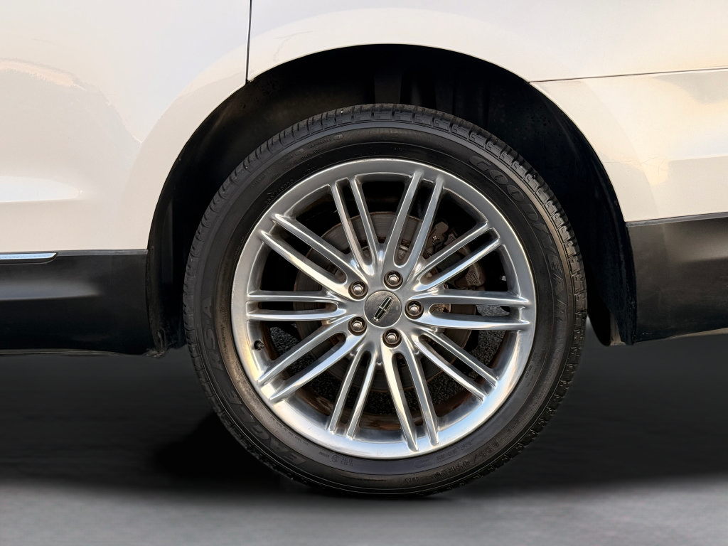 Used 2018 Lincoln MKT AWD image 46