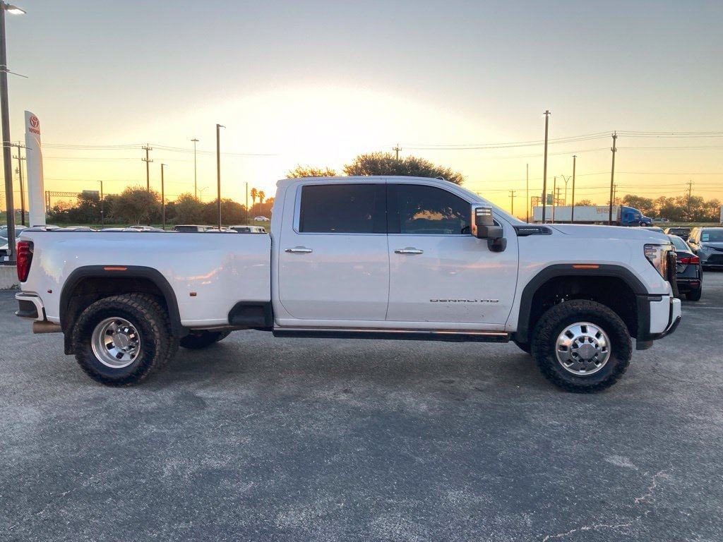 Used 2026 GMC Sierra 3500 Denali Ultimate AWD/4WD image 4