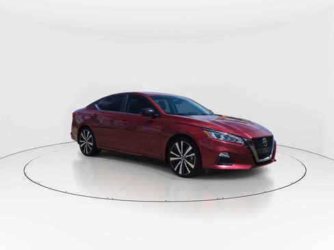 Used 2022 Nissan Altima 2.5 SR FWD image 2