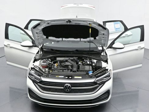 Used 2023 Volkswagen Jetta SE image 43