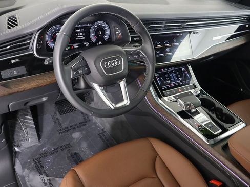 Used 2025 Audi Q8 Premium Plus w/ Premium Plus Package image 2