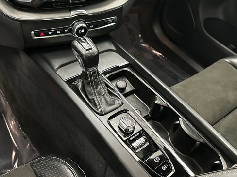 Used 2018 Volvo XC60 T6 R-Design w/ Convenience Package image 14