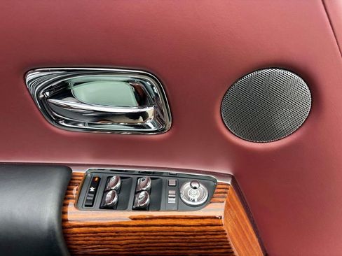 Used 2010 Rolls-Royce Phantom Drophead Coupe image 11