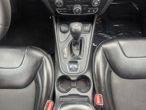 Used 2020 Jeep Cherokee Latitude Plus AWD/4WD image 13