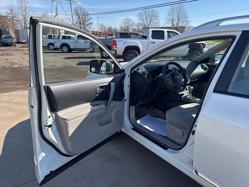 Used 2015 Nissan Rogue S w/ Convenience Package image 11