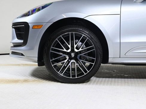 Certified 2024 Porsche Macan image 27