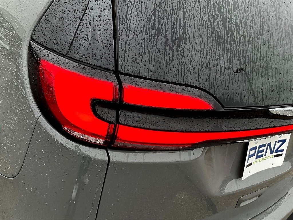 Used 2022 Chrysler Pacifica Touring-L FWD image 25