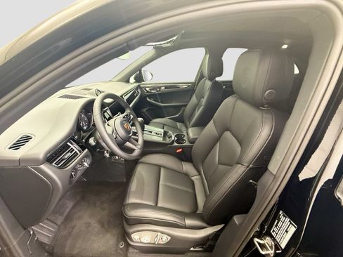 Certified 2026 Porsche Macan AWD/4WD image 5