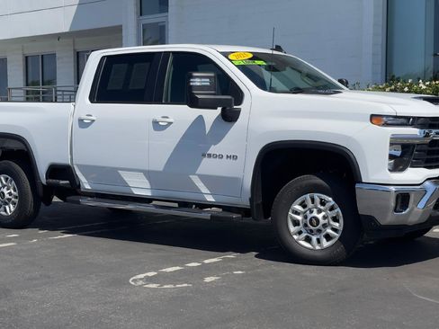 Used 2025 Chevrolet Silverado 2500 LT w/ Convenience Package AWD/4WD image 2