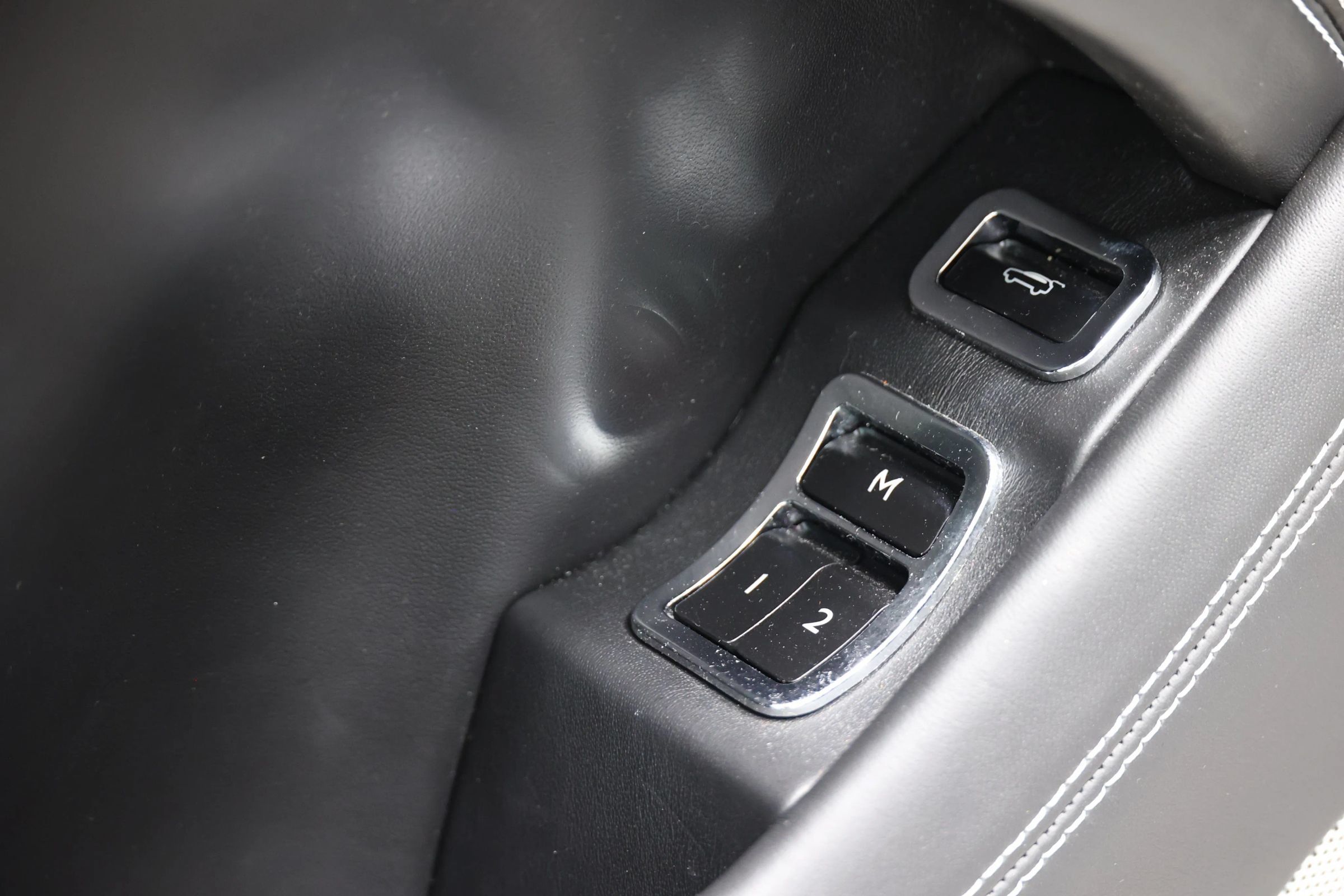 Used 2018 Bentley Bentayga Onyx Edition AWD/4WD image 14
