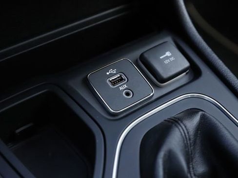 Used 2019 Jeep Cherokee Sport FWD image 22