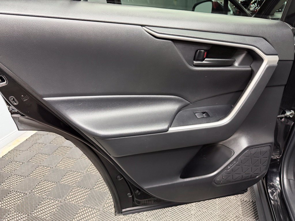 Used 2022 Toyota RAV4 LE FWD image 40