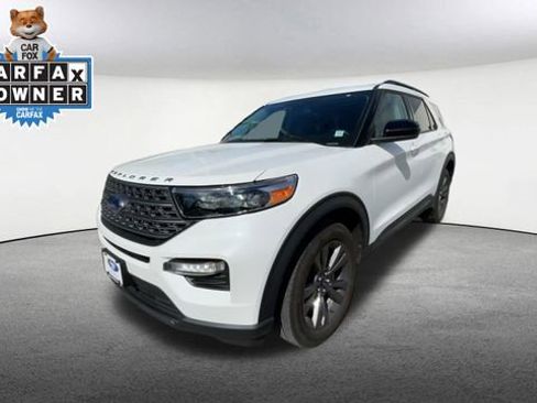 Used 2023 Ford Explorer XLT w/ Equipment Group 202A AWD/4WD image 5