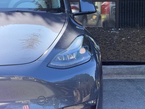Used 2023 Tesla Model Y Long Range AWD/4WD image 5