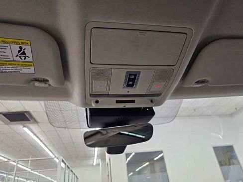 Used 2020 Jaguar E-PACE SE image 24