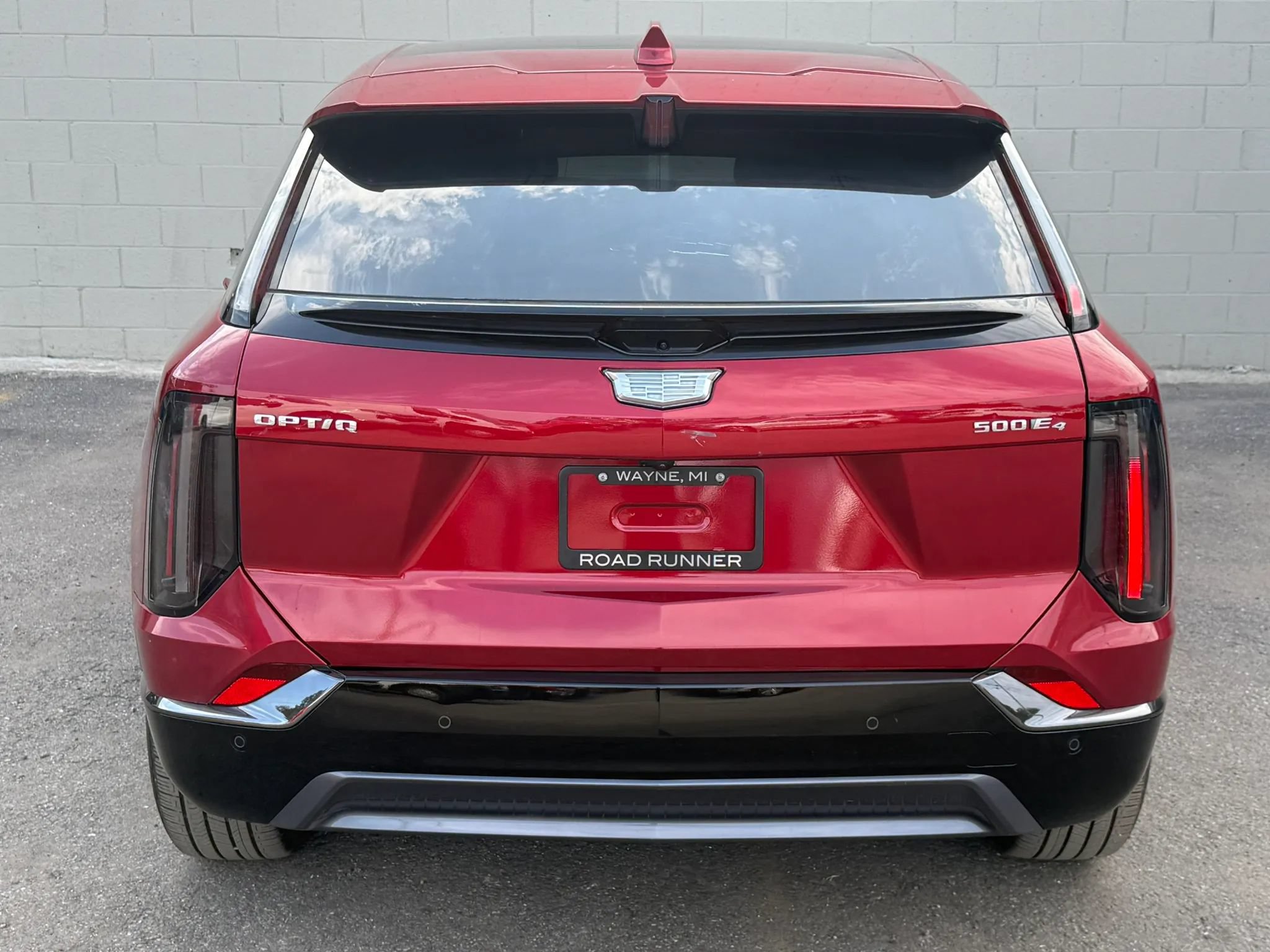 Used 2025 Cadillac Optiq Sport 2 w/ LPO, Floor Liner Package AWD/4WD image 9