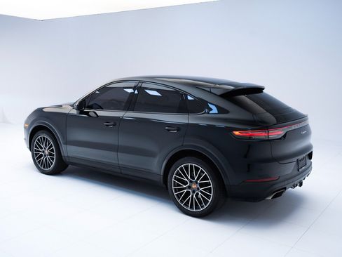 Certified 2020 Porsche Cayenne AWD/4WD image 3