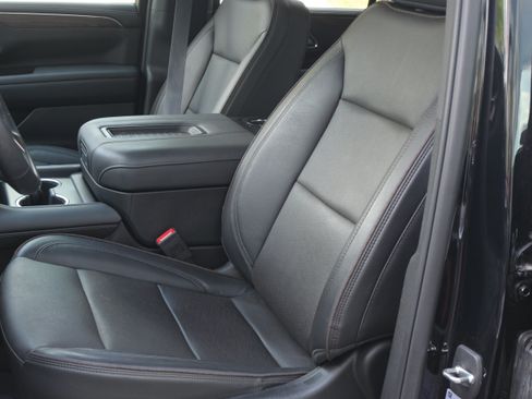 Used 2024 Chevrolet Tahoe High Country RWD image 12