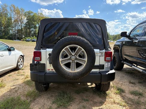 Used 2011 Jeep Wrangler Sport AWD/4WD image 5
