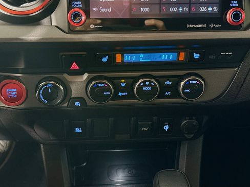 Certified 2022 Toyota Tacoma TRD Off-Road w/ TRD Premium Off Road Package image 17