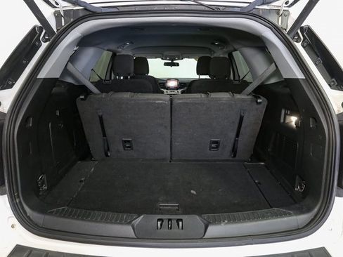 Used 2022 Ford Explorer XLT image 11