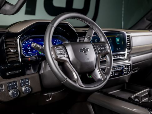 Used 2024 Chevrolet Silverado 2500 ZR2 w/ Technology Package image 27