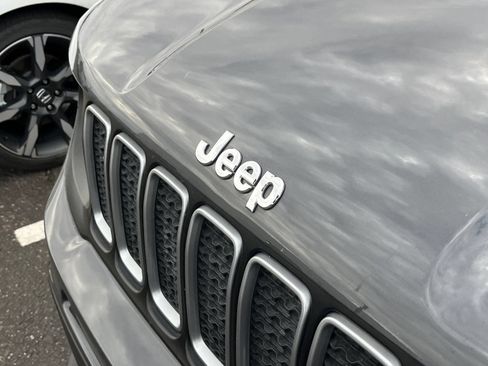 Used 2022 Jeep Renegade Latitude w/ Convenience Group AWD/4WD image 7
