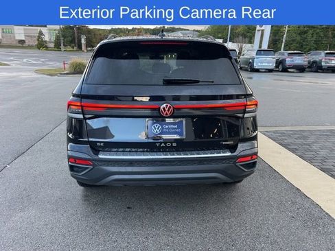 Certified 2025 Volkswagen Taos SE image 8