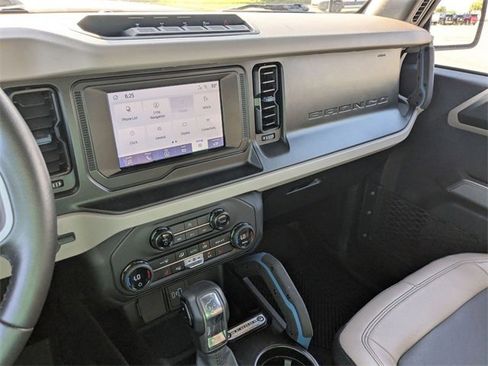 Used 2023 Ford Bronco Wildtrak image 25