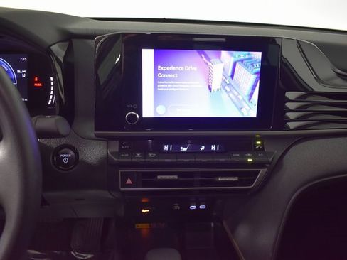 Used 2025 Toyota Camry LE image 18